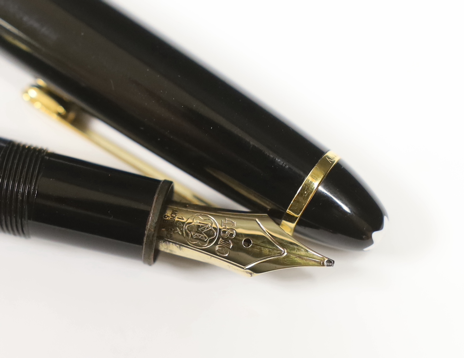 A cased Montblanc Meisterstuck fountain pen (no.146)